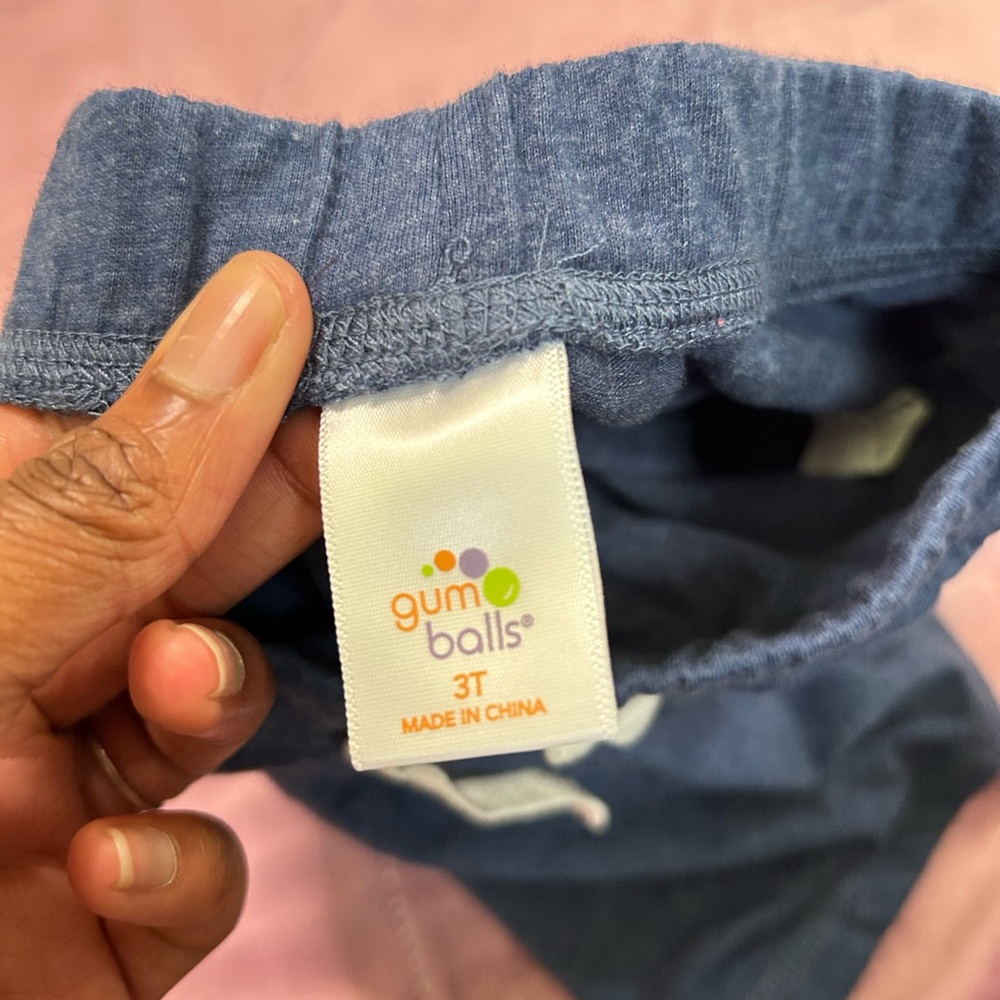 This item brand name is gum balls size 3T great condition.